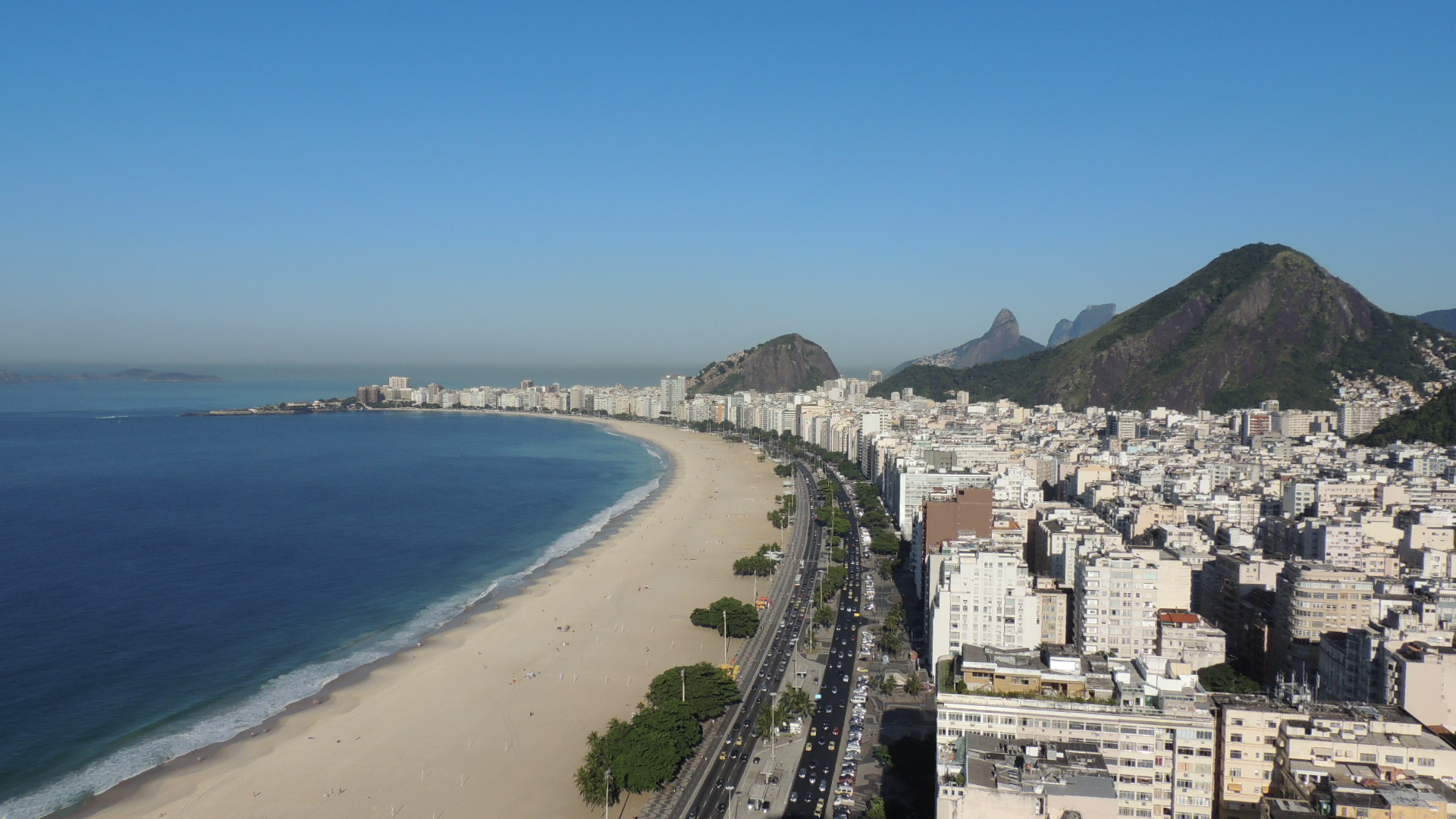 Praia de Copacabana, uma das 7 melhores praias do Rio.