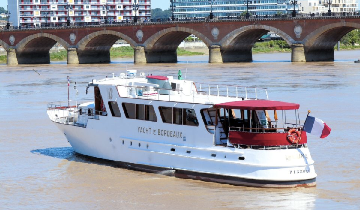 Passeio de Barco em Bordeaux/França