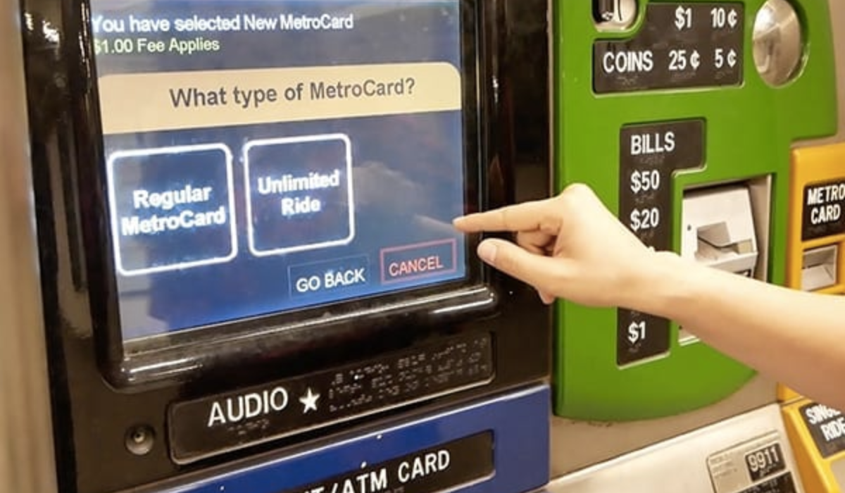Comprando seu Tiket de metrô em NY.