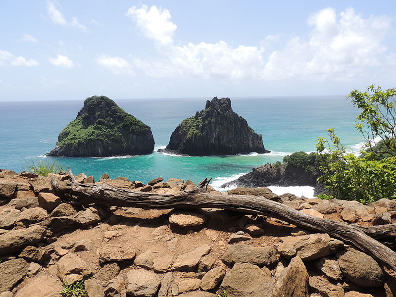Morro Dois Irmãos/Imagem do Arquivo Fernando de Noronha Link da LIcença