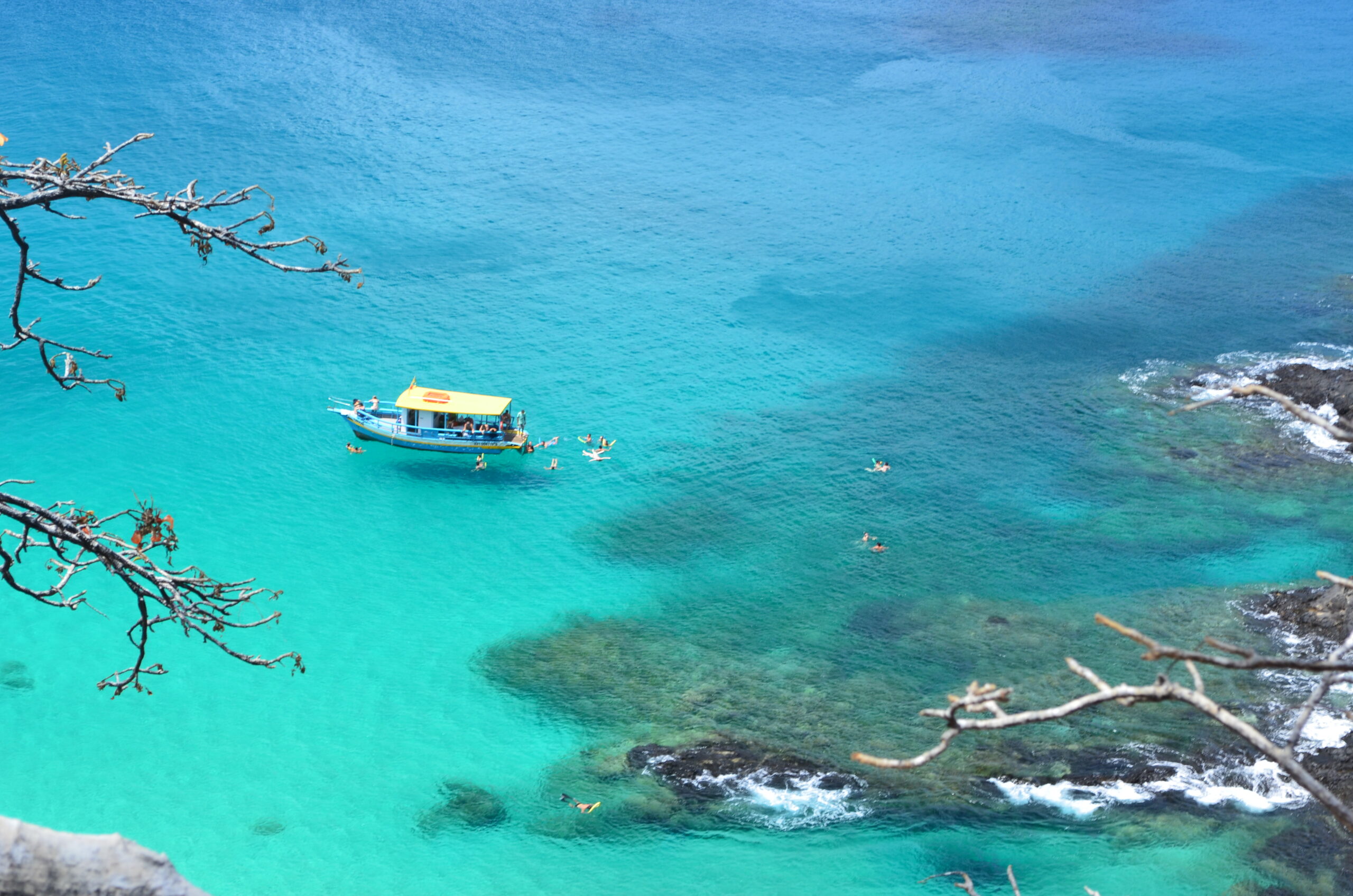 Passeio de Barco em Fernando de Noronha - Imagem do Arquivo Fernando de Noronha Link