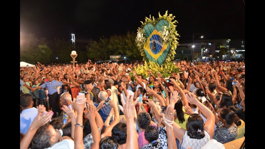 Turismo religioso e a paz interior. Milhares de pessoas buscam esse tipo de viagem só para poder se encontrar consigo mesma dentro de sua fé.